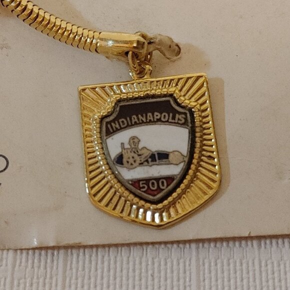 RARE VINTAGE GOLD TONE MONEY CLIP KEY CHAIN INDIANAPOLIS 500 RACE TRACK … - Picture 3 of 4